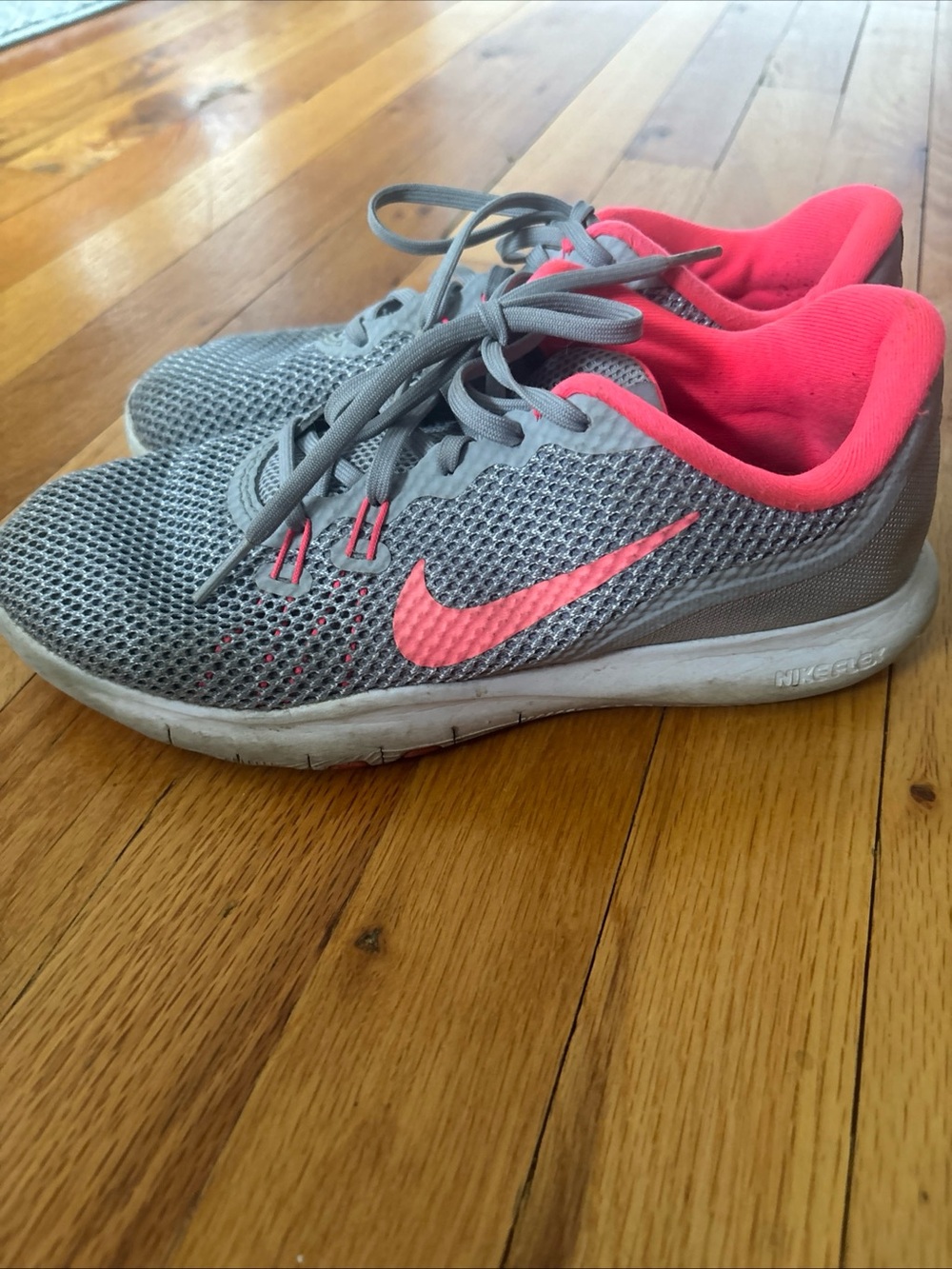 Womens Nike Run Flex Running Sneakers Shoes - Size 7.5 good conditions